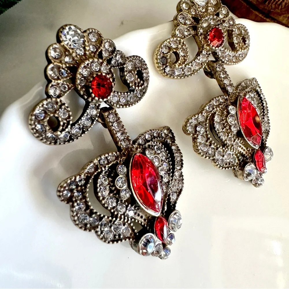 Regal Red Stone Gold Tone Earrings Baroque Regency Rhinestone Vtg Style NEW